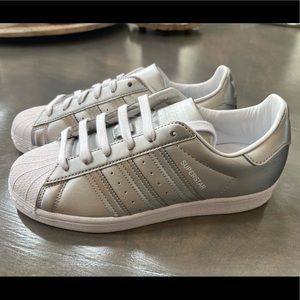 Adidas Superstar sneakers, Metallic silver and white, Size 7.5